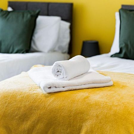 Special Rate For Bookings More Than 7 Nights, Warm Spacious Contractor House Near Liverpool City Centre Sleeps 8 Kitchen & Dining Room, Washing Machine Exterior foto