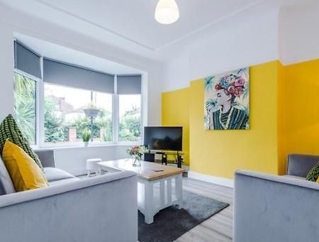 Special Rate For Bookings More Than 7 Nights, Warm Spacious Contractor House Near Liverpool City Centre Sleeps 8 Kitchen & Dining Room, Washing Machine Exterior foto